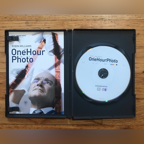 🖤5 for $20- One Hour Photo DVD Robin Williams - Picture 2 of 3